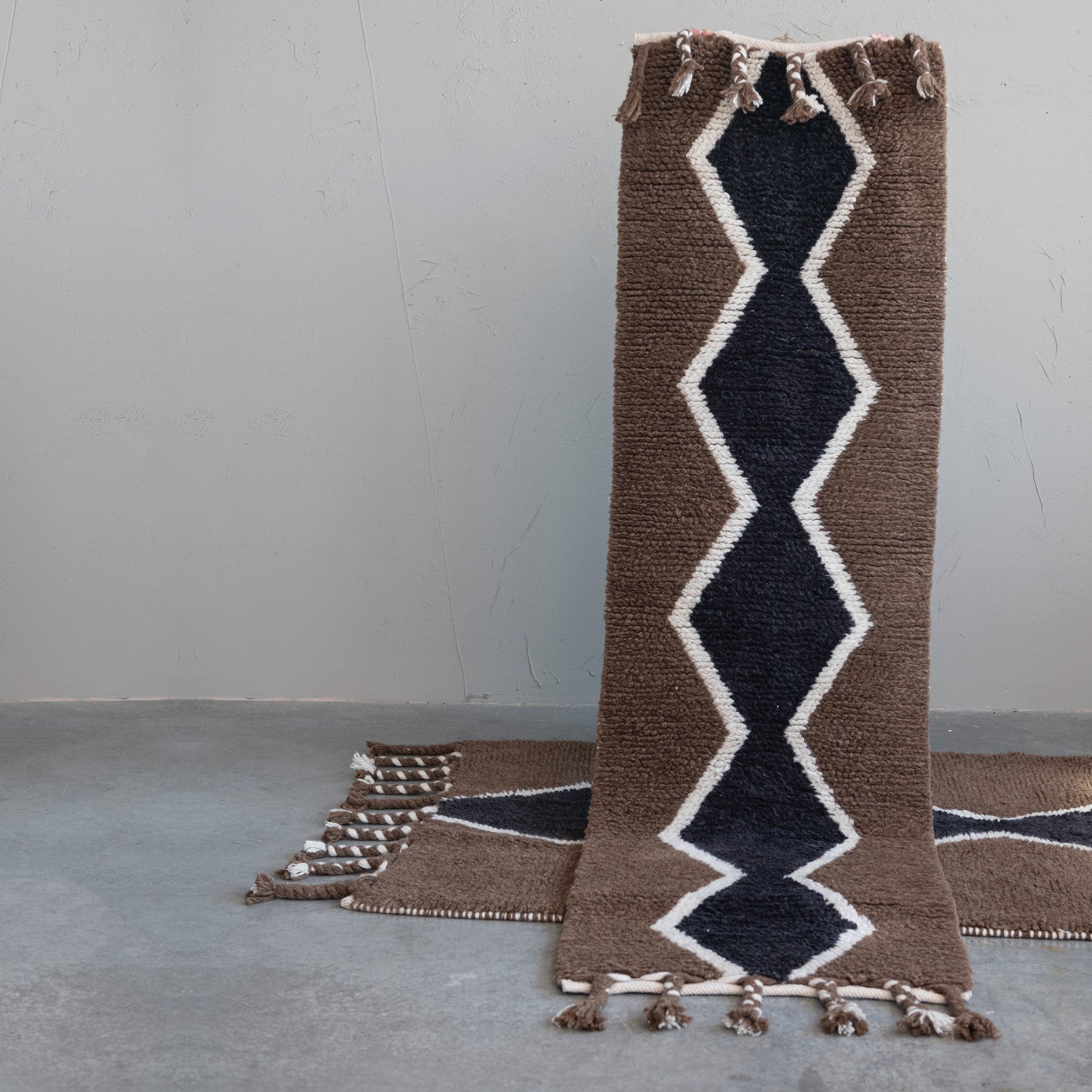 Textile with zigzag pattern on a gray background