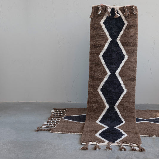 Textile with zigzag pattern on a gray background
